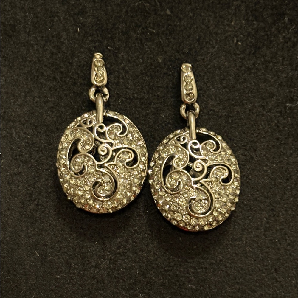 NWOT Stella andDot earrings, crystal gunmetal tone